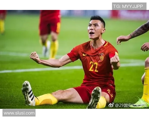 足球明星双手叉腰展现自信风采的精彩瞬间与背后故事 足球明星双手叉腰展现自信风采的精彩瞬间与背后故事