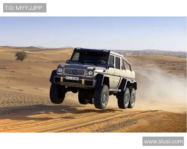 足球明星驾驭奔驰大G展现豪华与实力的完美结合