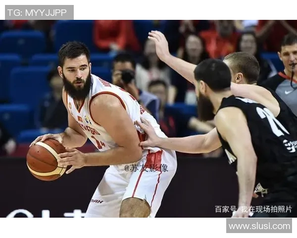 南京篮球队在世界杯预选赛中以62分稳居积分榜首位展现强劲实力